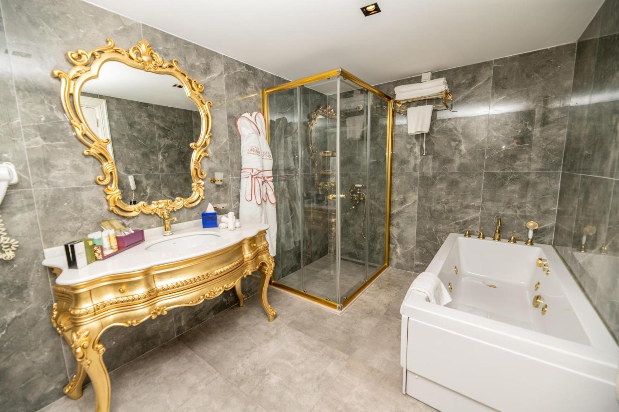Grand Opera Hotel & Casino & Spa Kyrenia  Exteriör bild